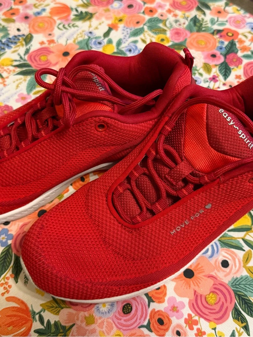 Easy Spirit women’s  Bright Red Mesh Lace-Up Sneakers